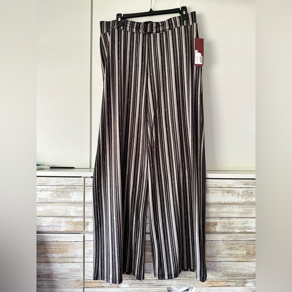 Scarlett Pants - Scarlett Wide Leg Striped Pants - Black and White